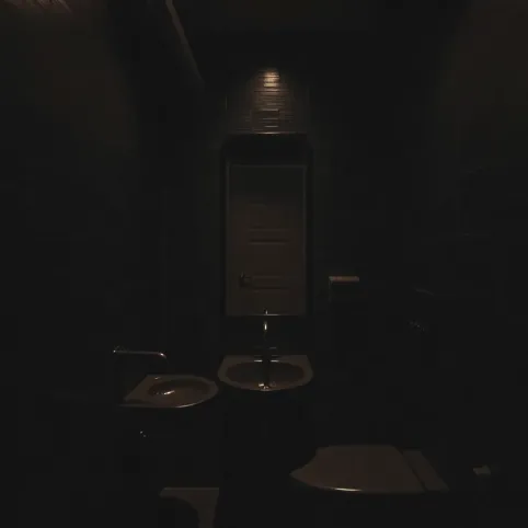 Mała ciemna łazienka