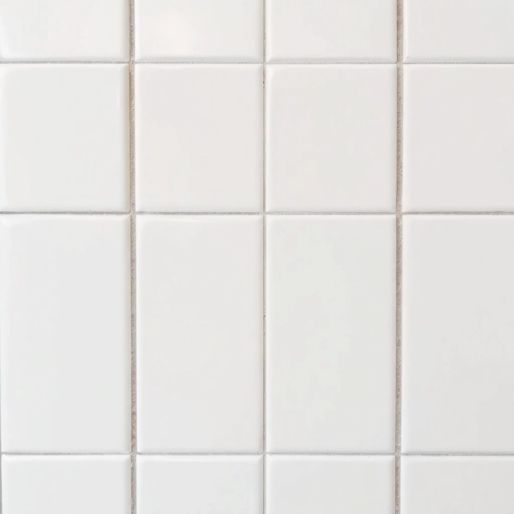 Jaka fuga do białych płytek łazienka