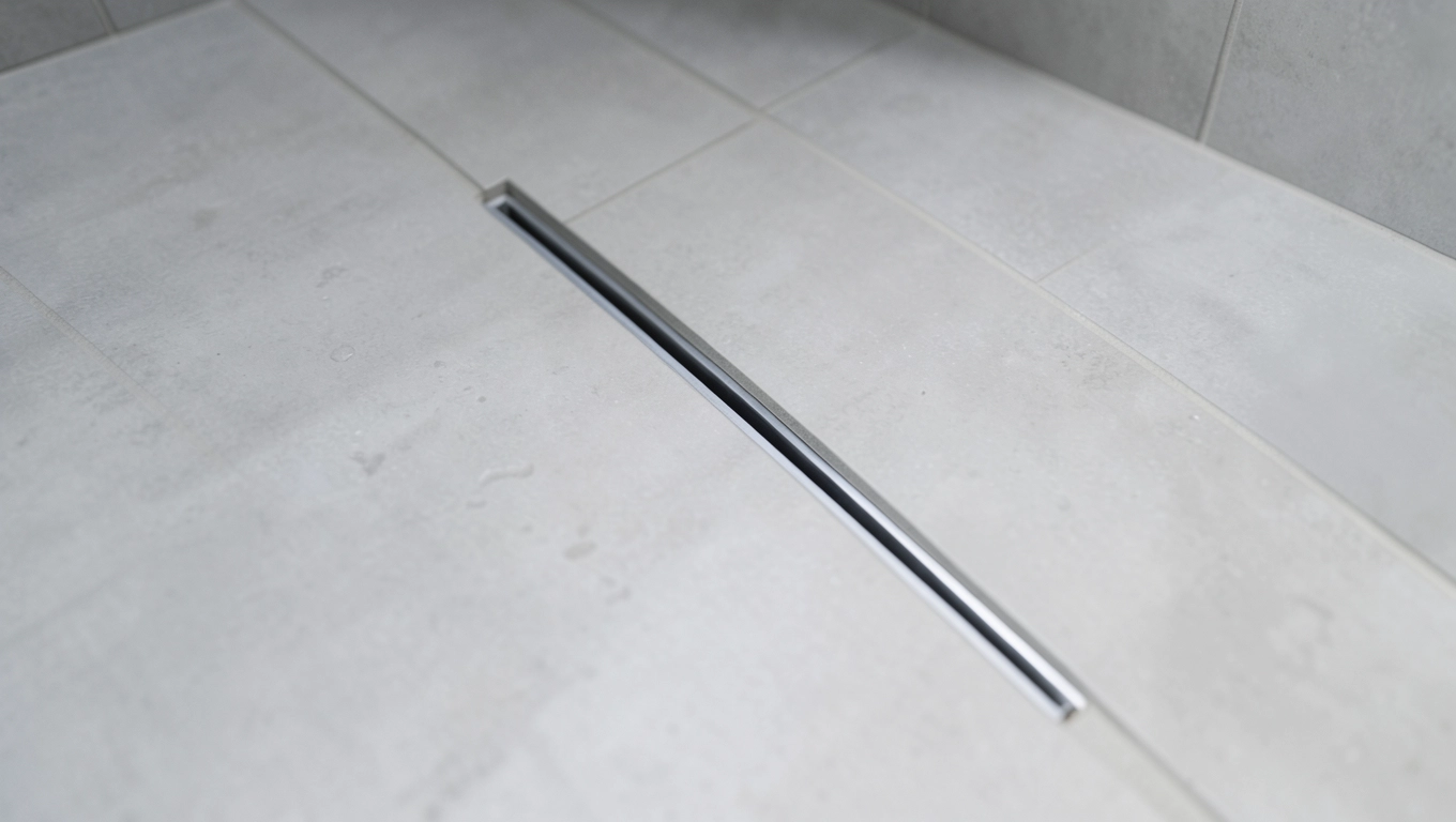 Odpływ liniowy do bardzo małego prysznica walk-in