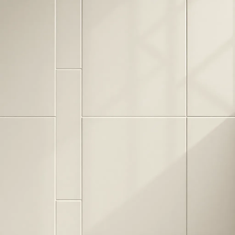 Płytki w jodełkę na ścianie łazienka