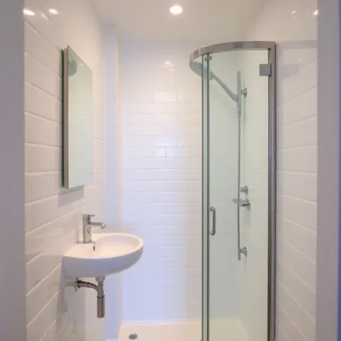 Bardzo mała łazienka z prysznicem