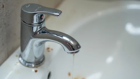 Bateria umywalkowa ciężko chodzi