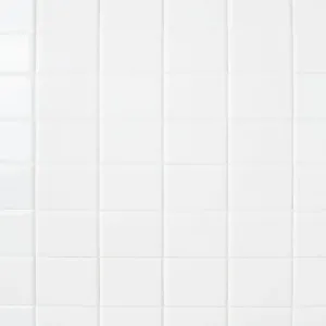 Białe kafelki do łazienki