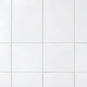 Białe płytki do łazienki 30x60
