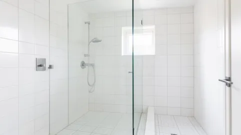 białe płytki łazienkowe aranżacje