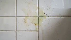 czym myć płytki w łazience