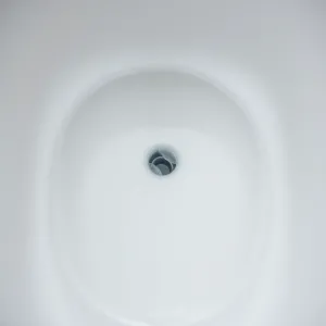 Dlaczego woda stoi w wannie