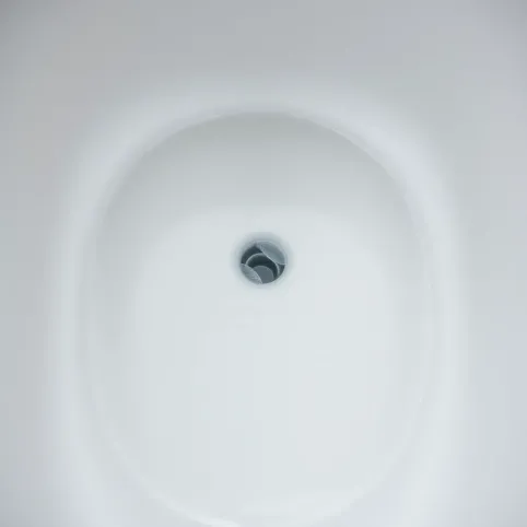 Dlaczego woda stoi w wannie