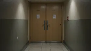 Drzwi wejściowe do mieszkania w bloku wyciszające