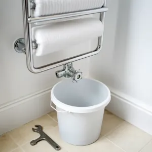 Jak spuścić wodę z grzejnika łazienkowego