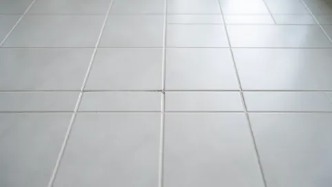 jak układać płytki 60x60 na podłodze w łazience