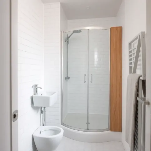 Jak urządzić małą łazienkę