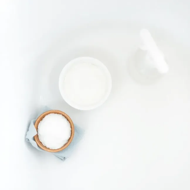 Jak wyczyścić wannę z zacieków