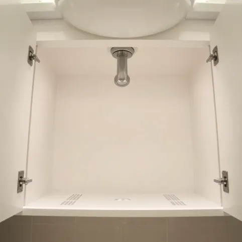 Jak zabezpieczyć szafkę pod umywalką