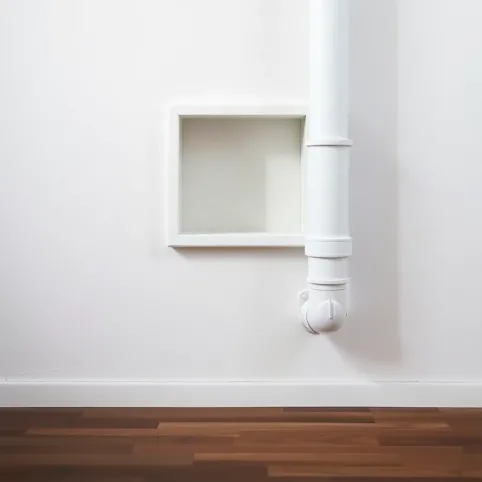 Jak zamaskować rury w pokoju