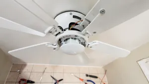 jak zdemontować wentylator łazienkowy