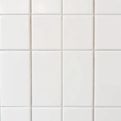 Jaka fuga do białych płytek łazienka