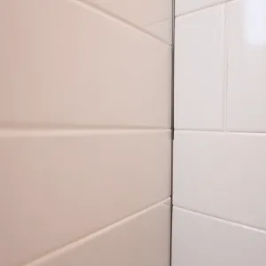 Listwy samoprzylepne do łazienki