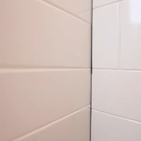 Listwy samoprzylepne do łazienki