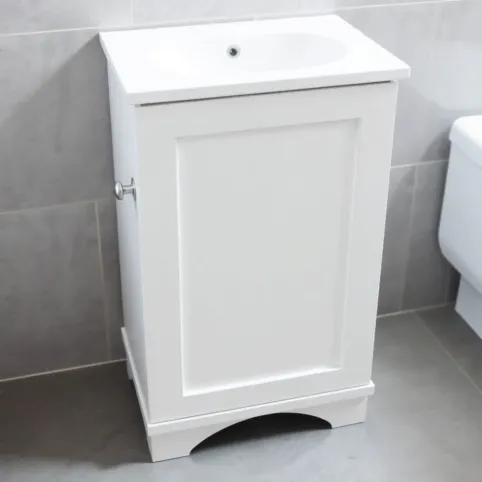 Mała szafka łazienkowa stojąca