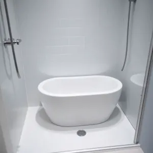 Mała wanna pod prysznic