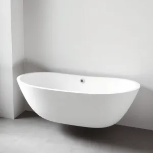 Mała wanna wolnostojąca przyścienna