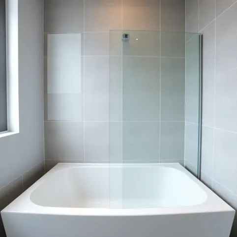 Mała wanna z parawanem