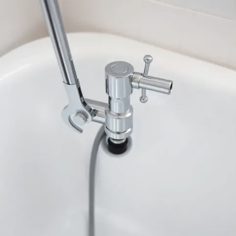 Montaż baterii na wannie