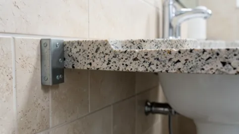 montaż blatu pod umywalkę