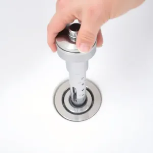 montaż korka klikklak w wannie