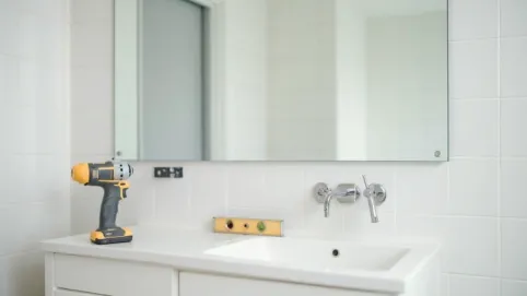 montaż lustra łazienkowego cena