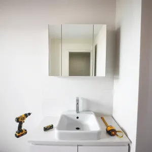 Montaż szafki łazienkowej z lustrem