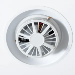 Montaż wentylatora łazienkowego w suficie