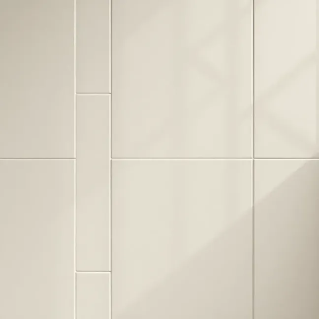 Płytki w jodełkę na ścianie łazienka