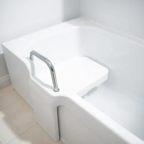 Schodki do wanny z poręczą