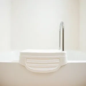 Stopień do wanny z poręczą