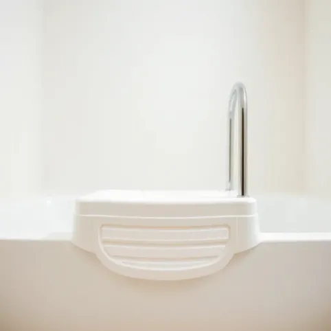 Stopień do wanny z poręczą