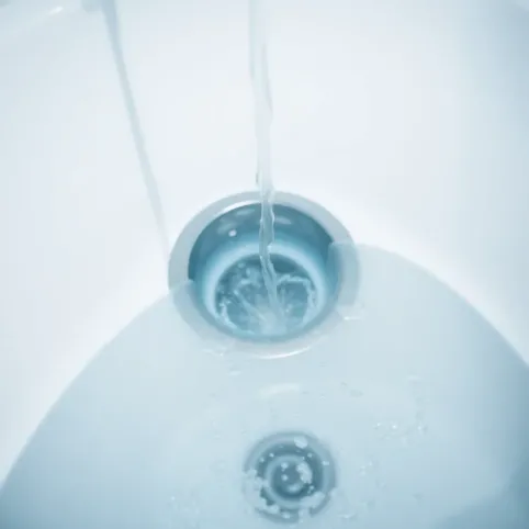 Syfon wannowy z napełnianiem przez przelew