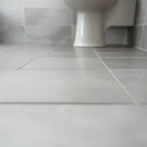 Szare płytki do łazienki podłoga