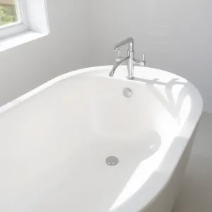 Wanna z baterią na wannie