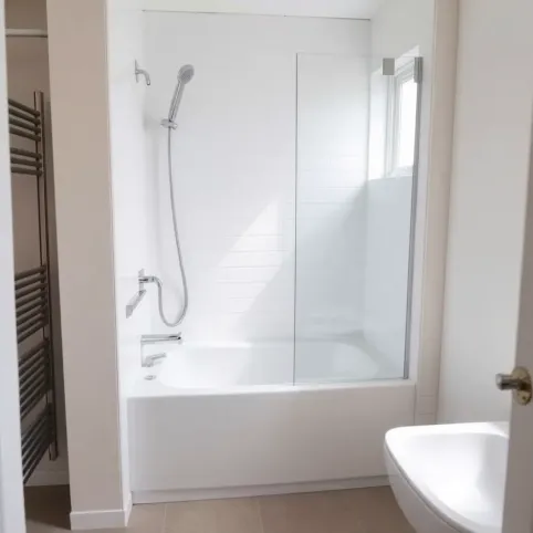 Wanna z prysznicem do małej łazienki