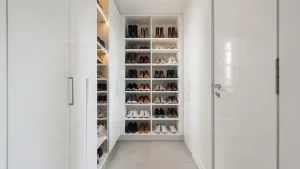 wąskie szafki do przedpokoju