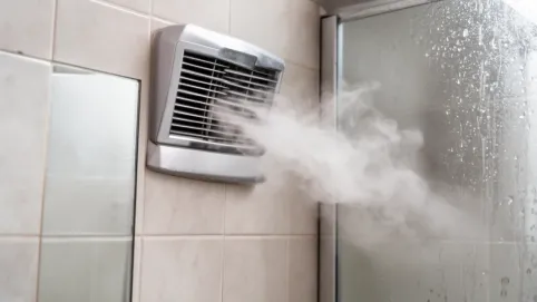 Wentylacja łazienki przez ścianę