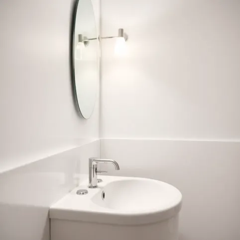 Wysokość kinkietu nad umywalką