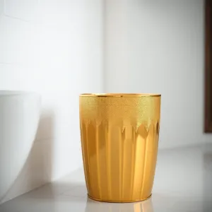 Złoty kosz na śmieci do łazienki